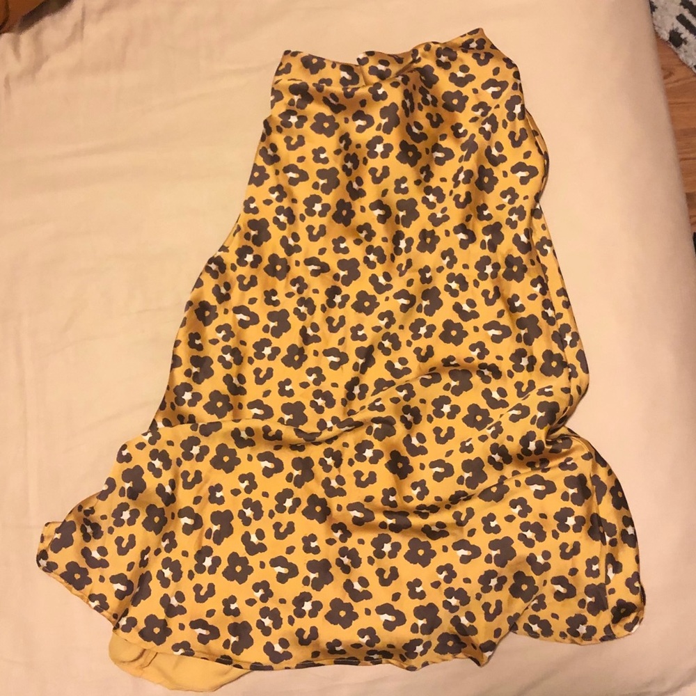4SI3NNA Silky Animal Print Midi Skirt
